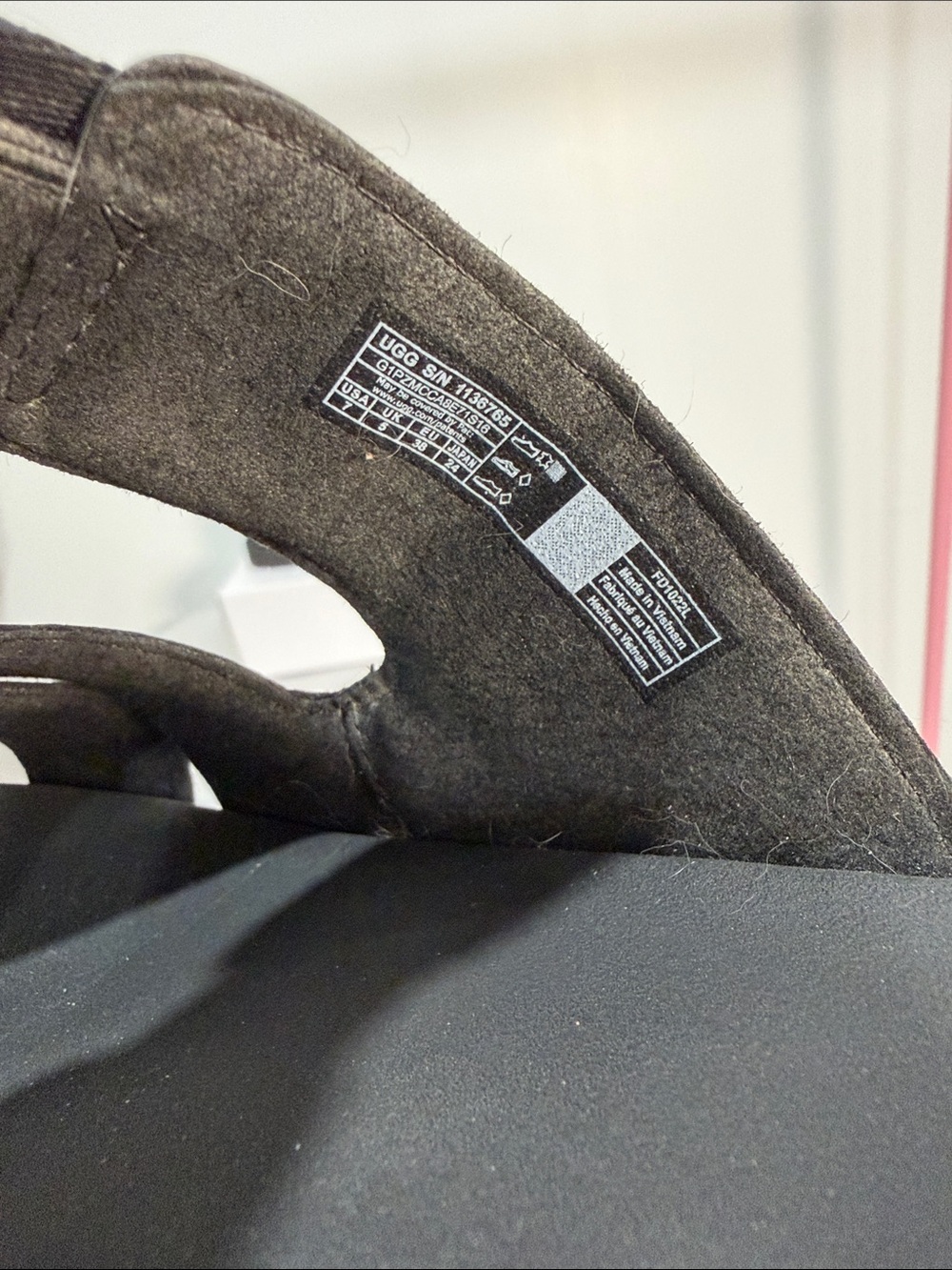 UGG Ashton Platform Black Slide Sandals - Picture 2 of 6